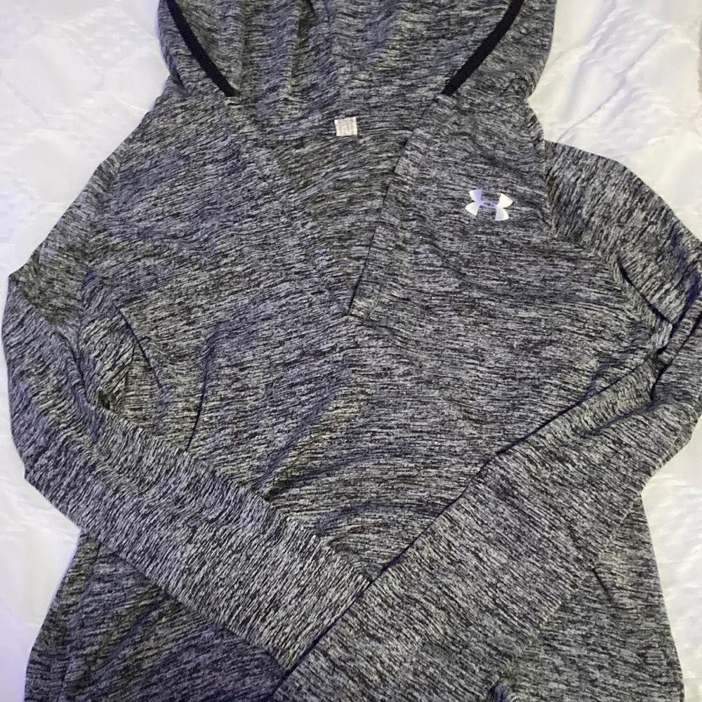 Under Armour Long Sleeve Flowy Work-out Shirt